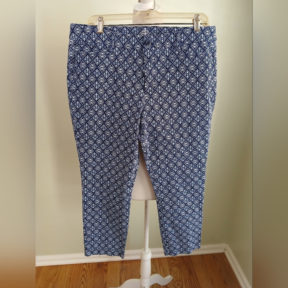 2/$15 St. John’s Bay Straight Leg Mosaic Medallion Print Pants